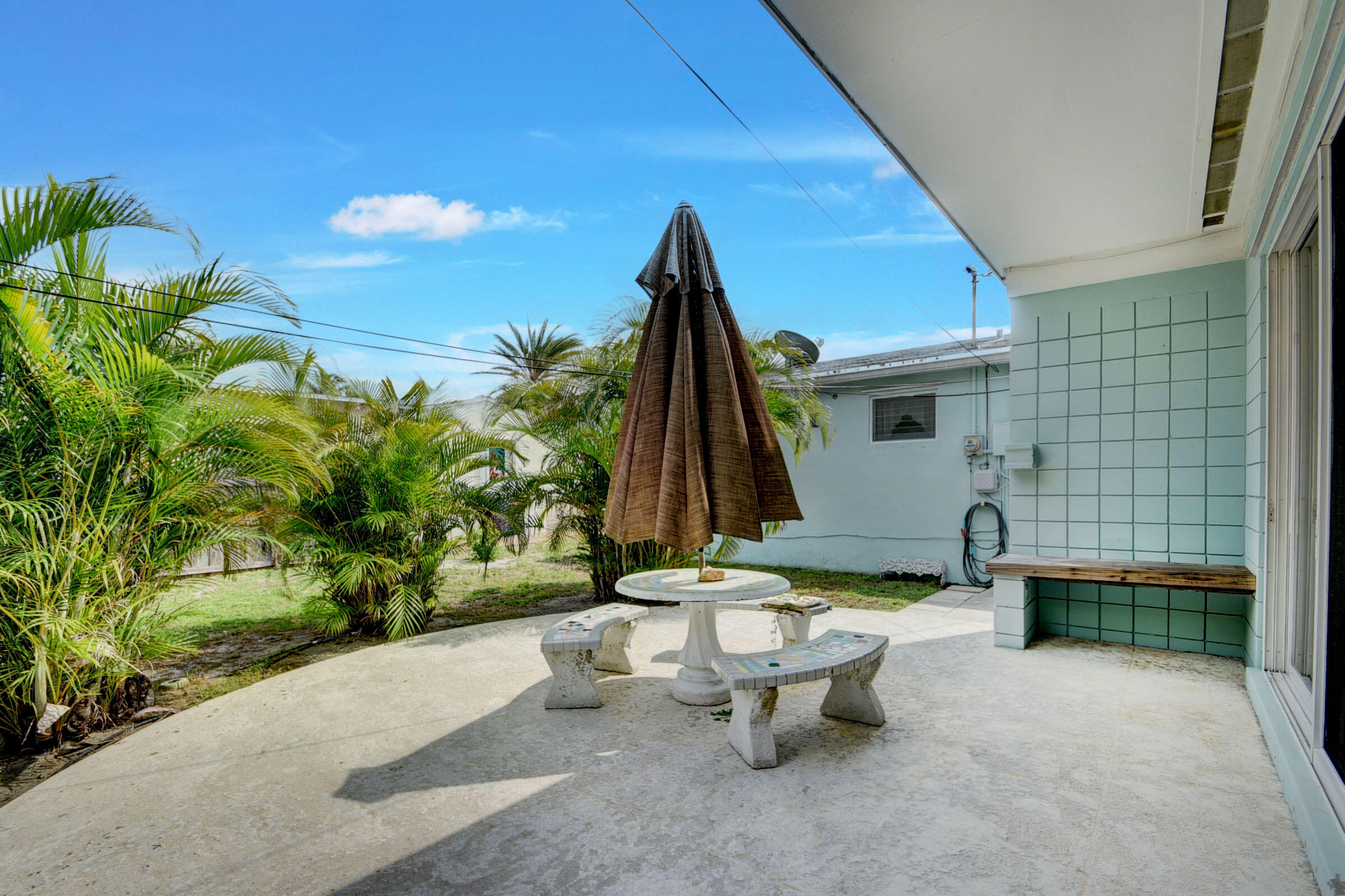 323 Putnam Ranch Road West Palm Beach, FL 33405 - Photo 7 of 27 patio to back yard