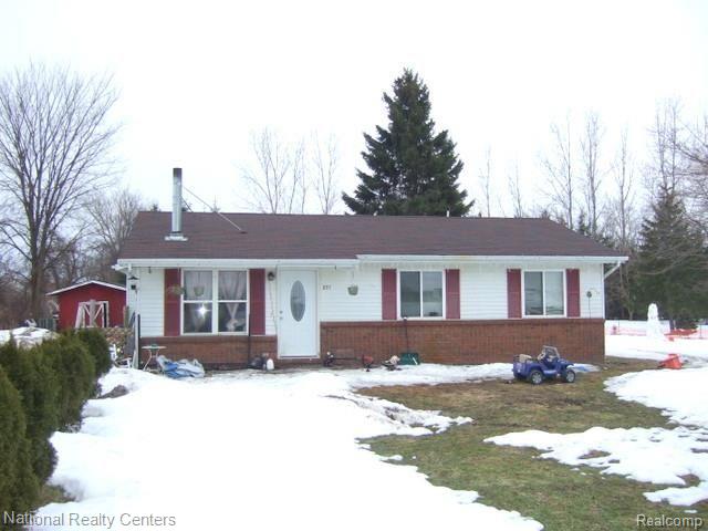 897 Chase Lake Road Howell, MI 48855 - Photo 9 of 19 Roof Looks Good.jpg