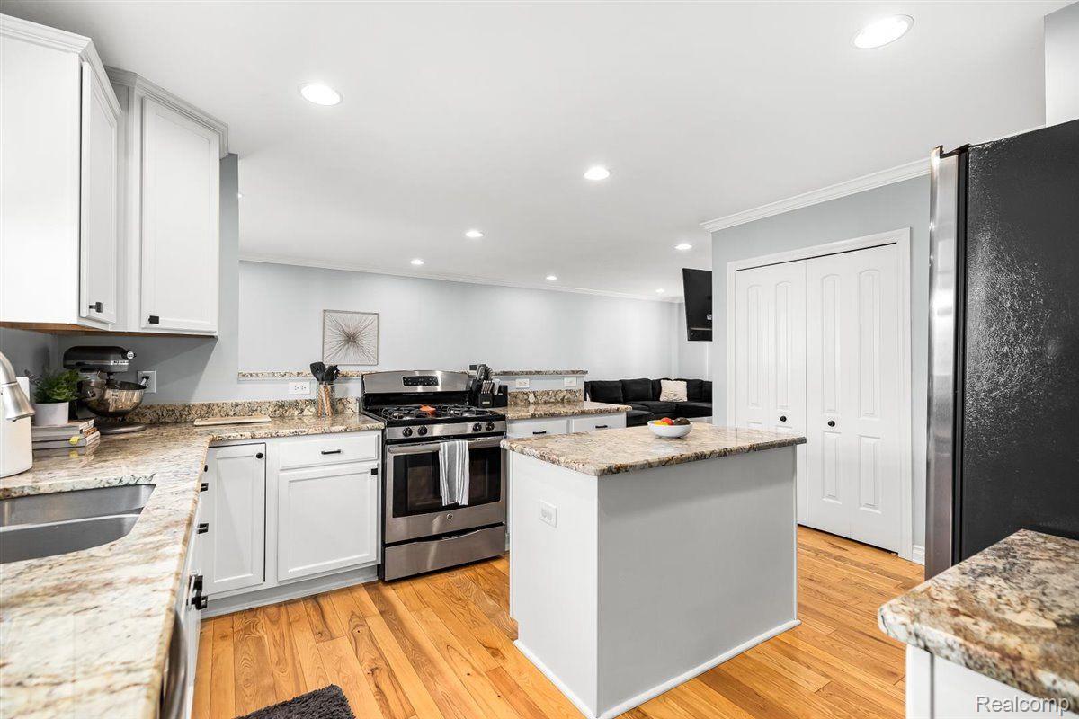 3739 Mildred Avenue Rochester, MI 48309 - Photo 11 of 24 Gallery Image 11