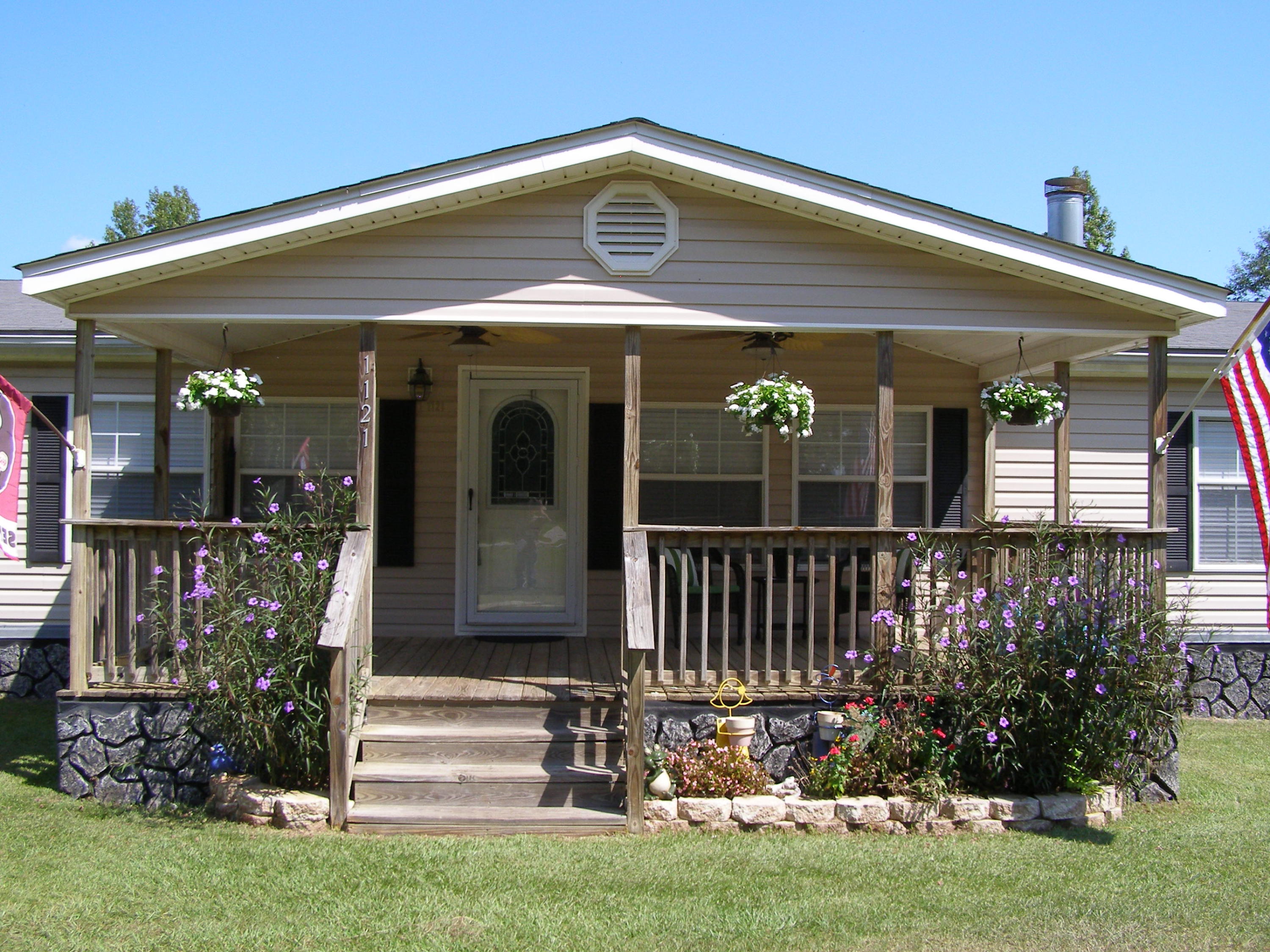 1121 State Line Road Baker, FL 32531 - Photo 4 of 25 a front view of a house