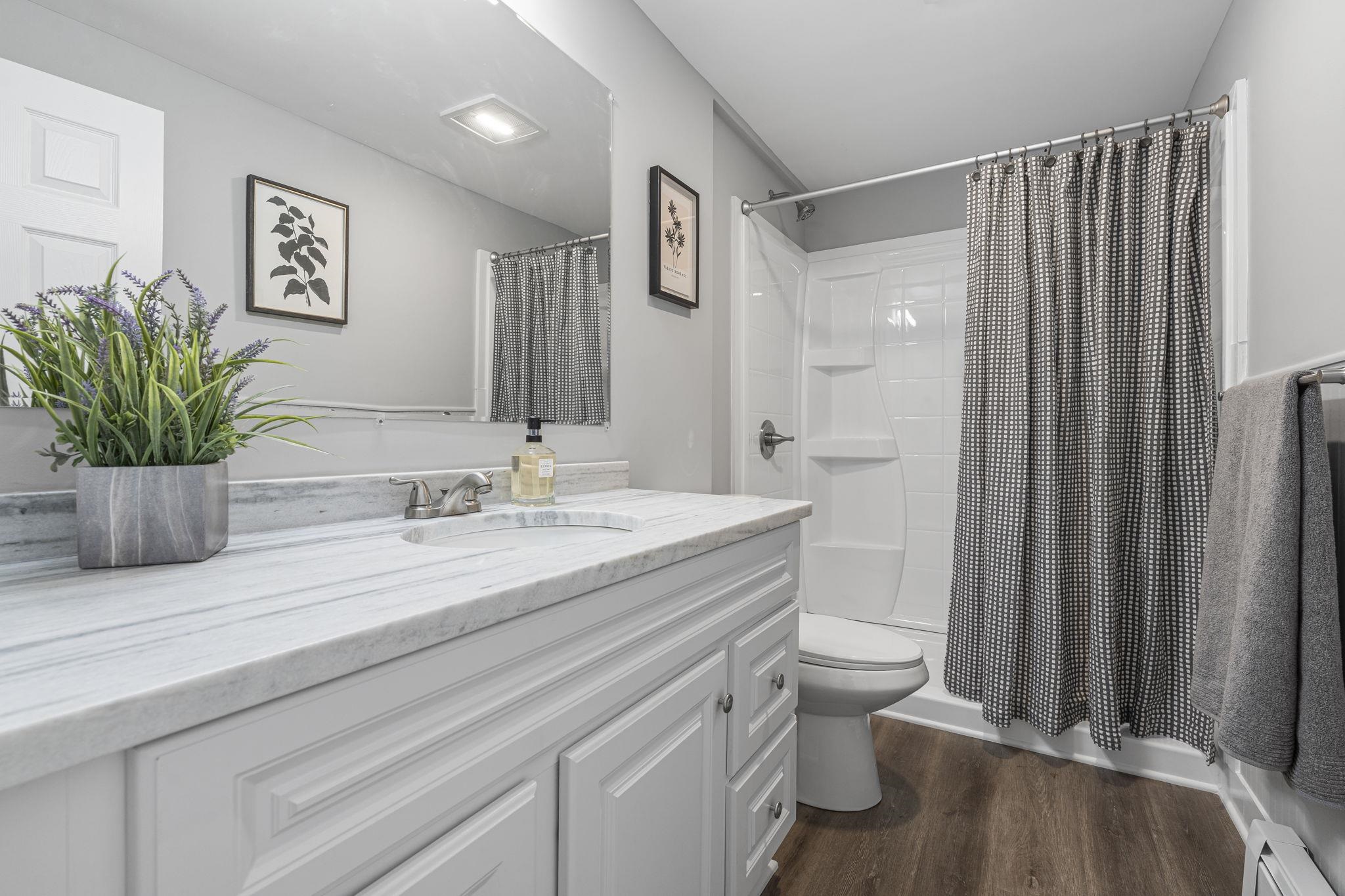 32 Chester Road Derry, NH 03038 - Photo 9 of 16