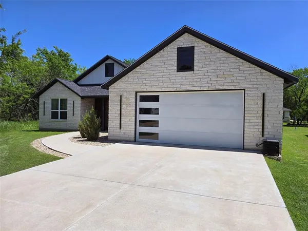 $384,900 | 109 Kipapa Court, Bastrop, TX 78602