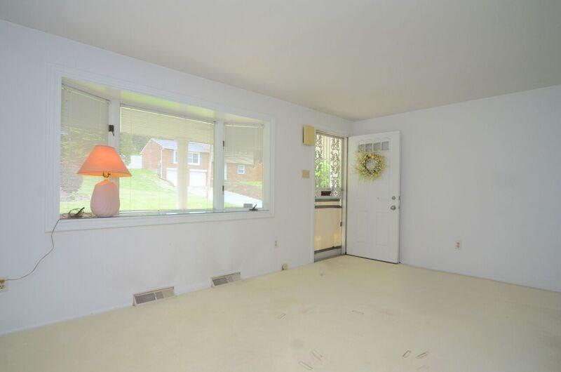 200 Sheldon Avenue Green Tree, PA 15220 - Photo 4 of 25 Living Room