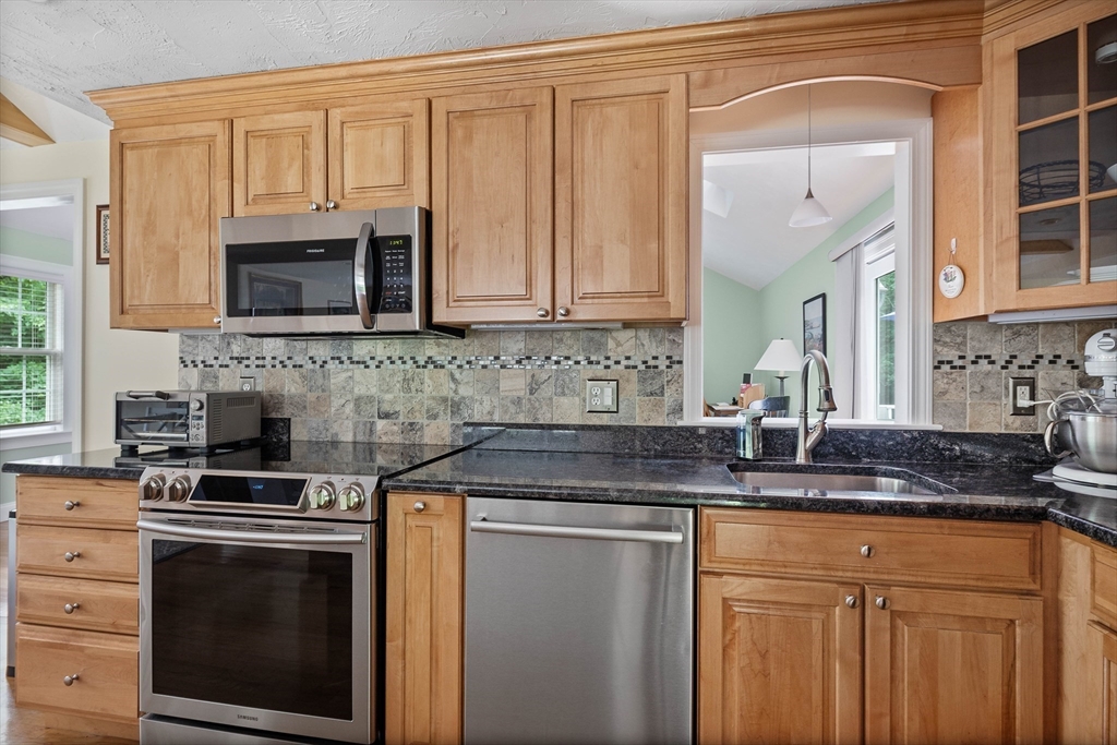 68 Cedarwood Road Hanover, MA 02339 - Photo 4 of 25 Gallery Image 4