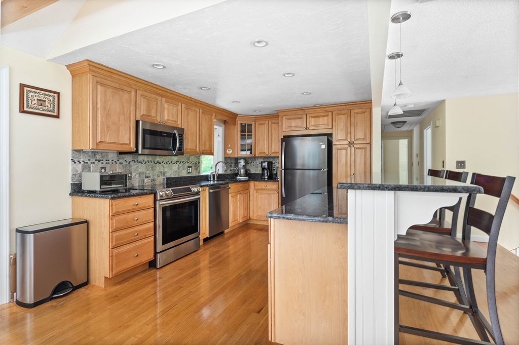 68 Cedarwood Road Hanover, MA 02339 - Photo 5 of 25 Gallery Image 5