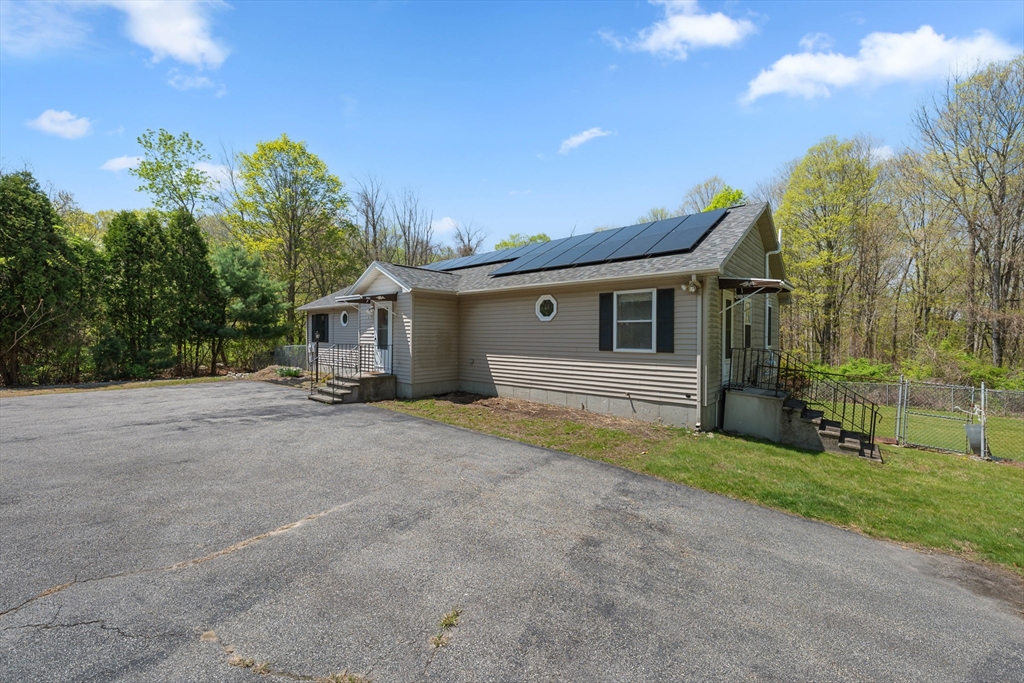 1 Woodmere Road Dudley, MA 01571 - Photo 3 of 37 Gallery Image 3