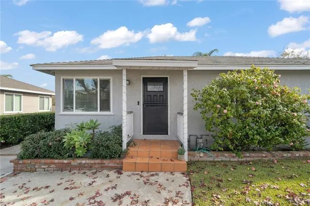 $4,500 | 2580 Westminster Avenue, Costa Mesa, CA 92627