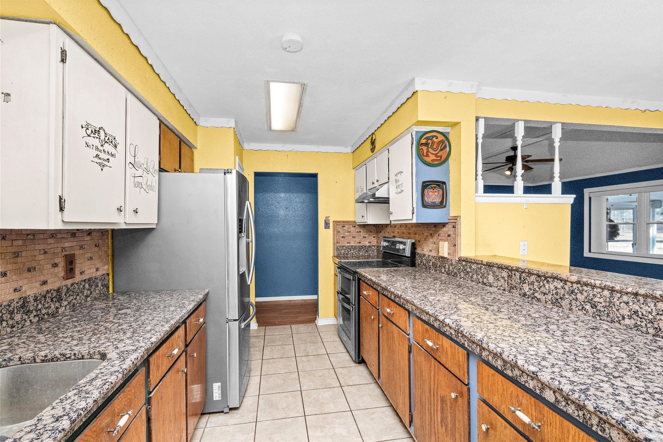 10067 White Rock Road Conroe, TX 77306 - Photo 14 of 46 a kitchen with stainless steel appliances granite countertop a sink and cabinets