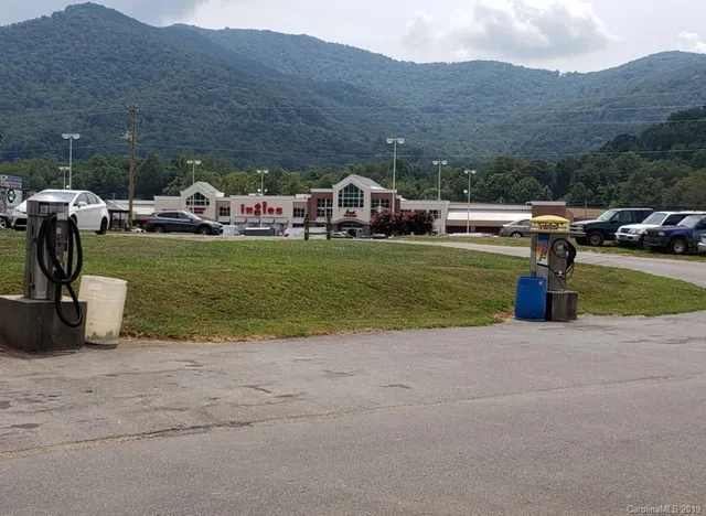 $450,000 | 19 Riverwood Road, Swannanoa, NC 28778