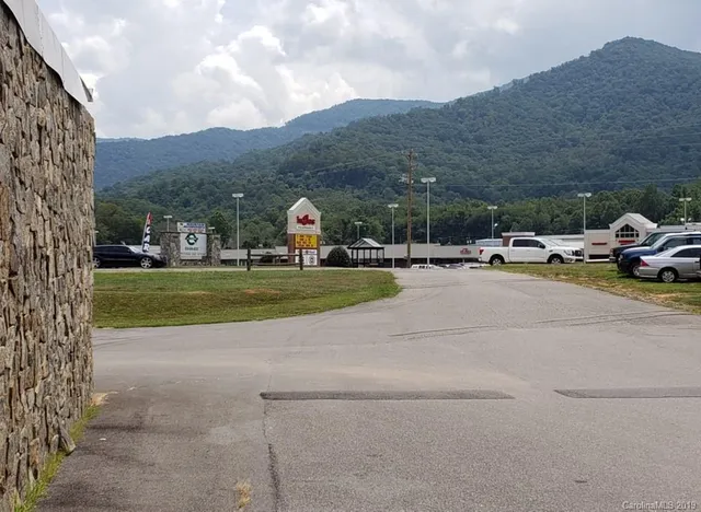 $450,000 | 19 Riverwood Road, Swannanoa, NC 28778