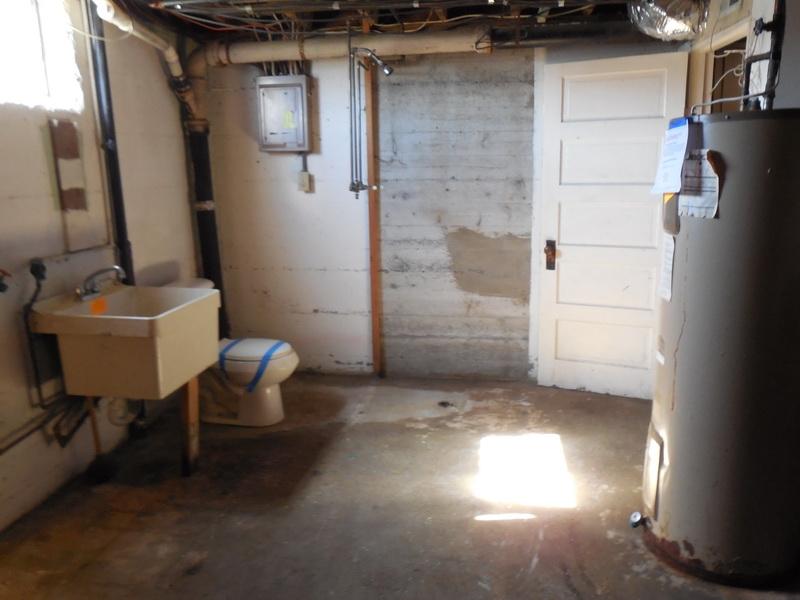 4707 Showalter Road Northwest Roanoke, VA 24017 - Photo 11 of 14 LAUNDRY
