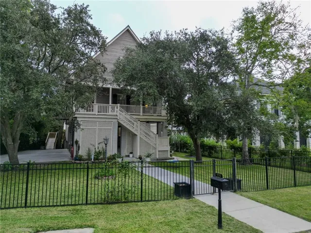 $814,900 | 225 West Street, Mandeville, LA 70448