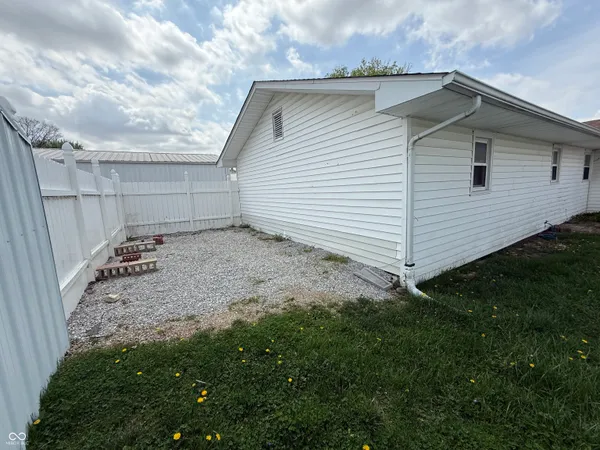 $1,200 | 1216 North Cherry Street, Rushville, IN 46173