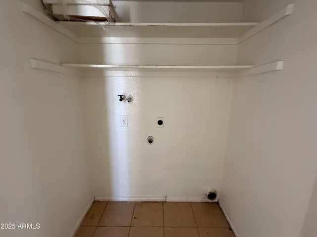 a view of utility room