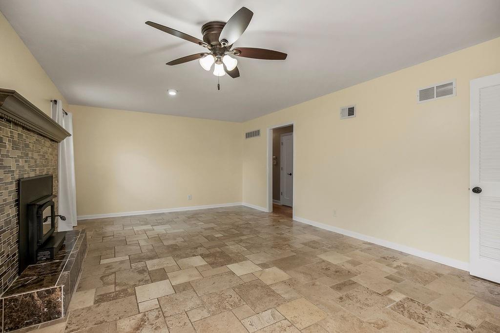 319 Southeast Ridgeview Drive Lee's Summit, MO 64063 - Photo 25 of 38