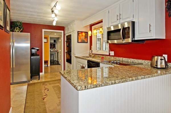 7 Gary Road Chelmsford, MA 01824 - Photo 3 of 26