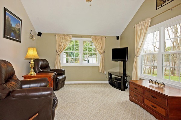 7 Gary Road Chelmsford, MA 01824 - Photo 7 of 26