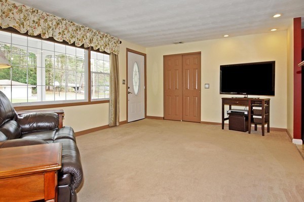 7 Gary Road Chelmsford, MA 01824 - Photo 10 of 26