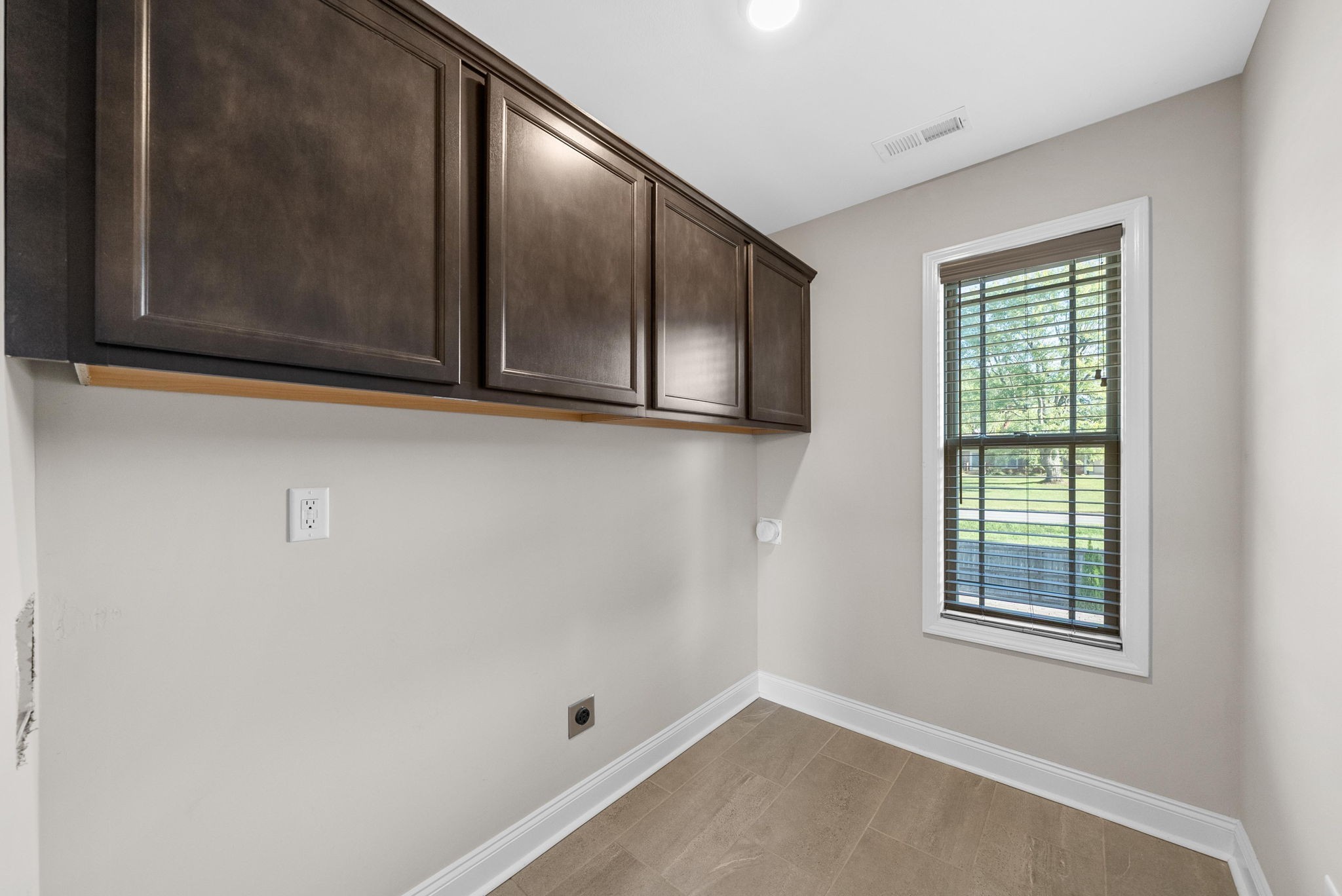 1197 Ewing Way Clarksville, TN 37043 - Photo 31 of 45 a view of a window in an empty room