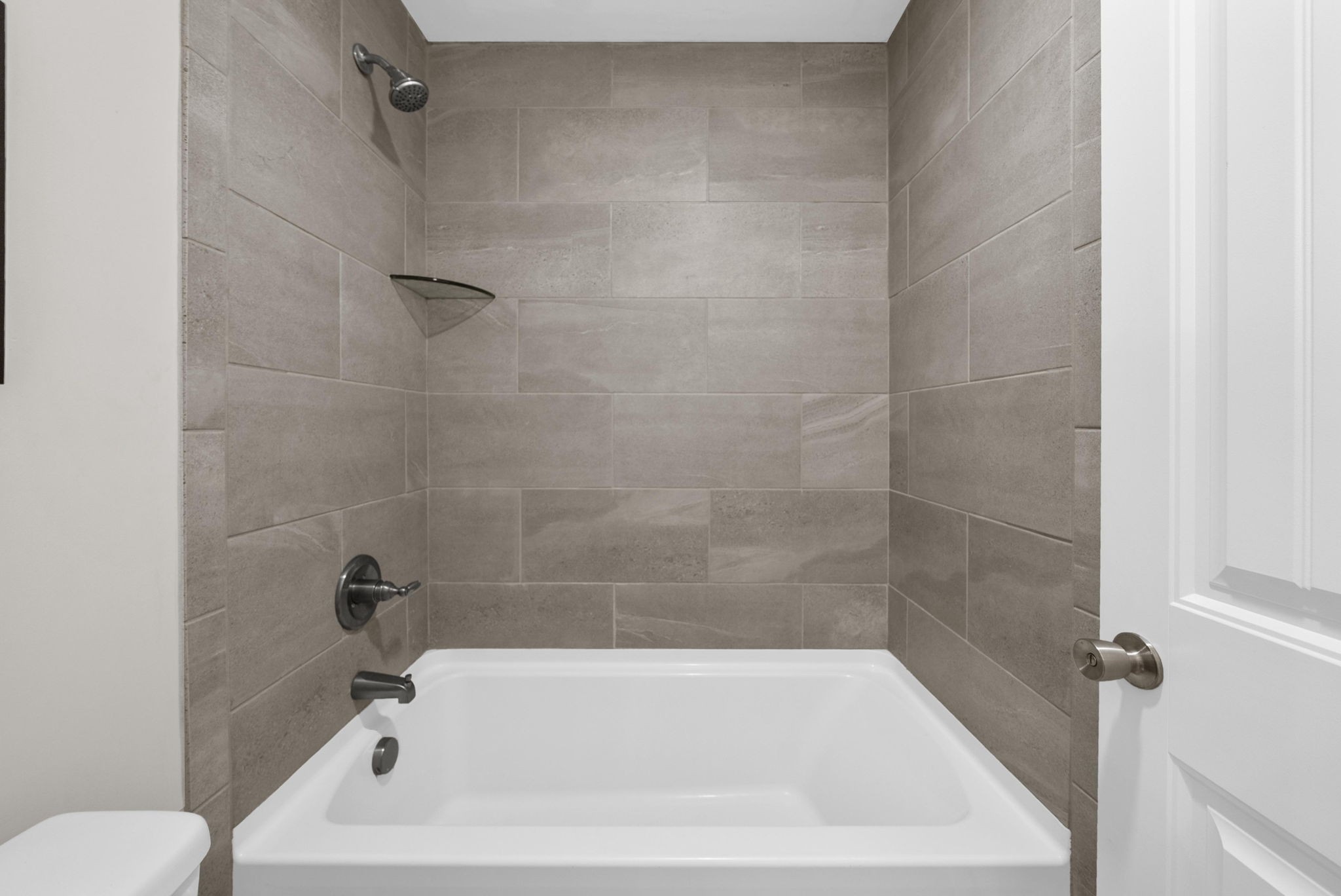 1197 Ewing Way Clarksville, TN 37043 - Photo 33 of 45 a bathroom with a bathtub