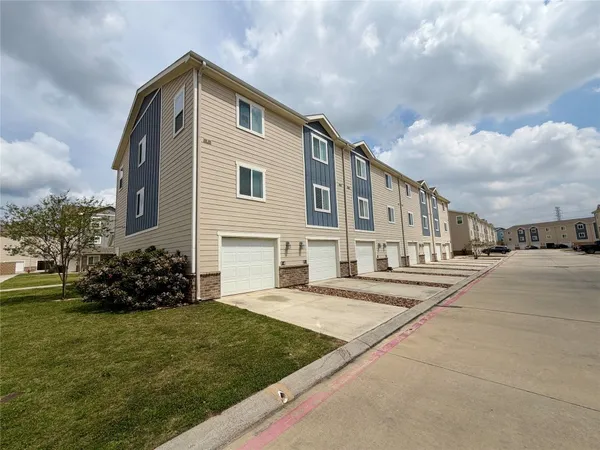 $1,595 | 21155 Gosling Road, Unit 27D, Spring, TX 77388