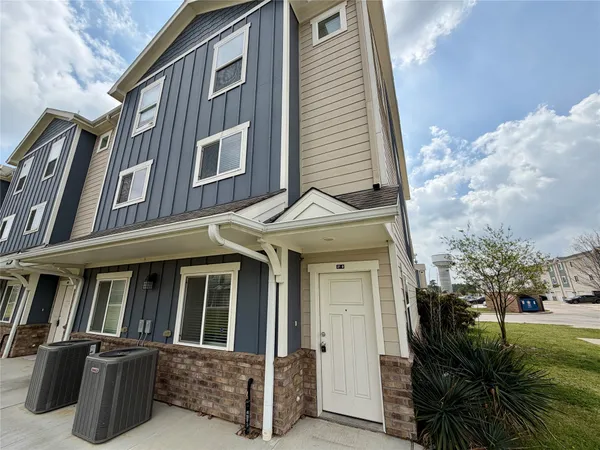 $1,595 | 21155 Gosling Road, Unit 27D, Spring, TX 77388