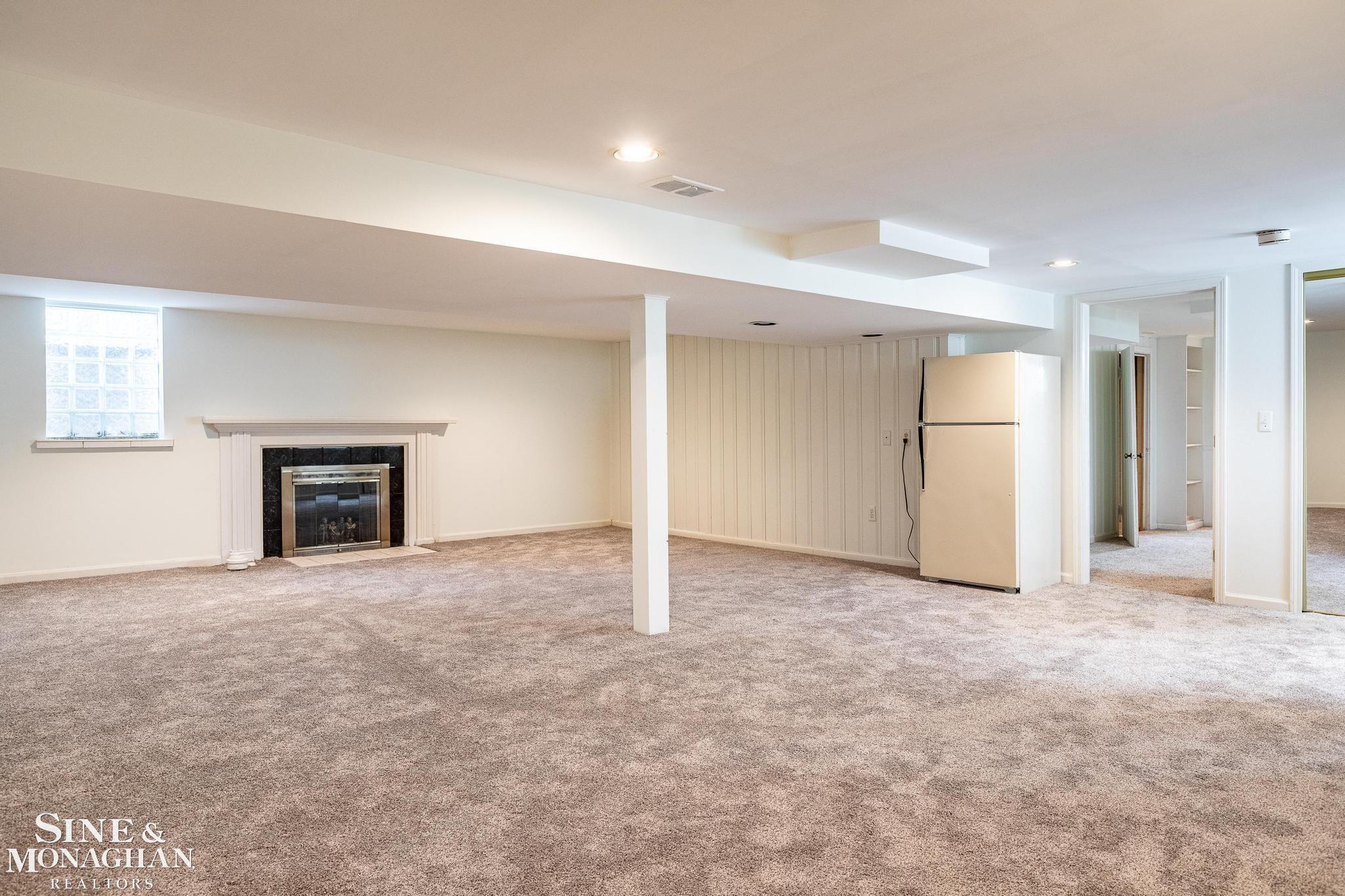 945 North Renaud Road Grosse Pointe Woods, MI 48236 - Photo 17 of 28