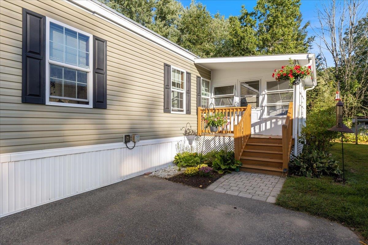 22 Willow Road, Unit 22 Newton, NH 03858 - Photo 4 of 28 Gallery Image 4