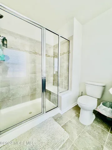 a bathroom with a toilet and a shower