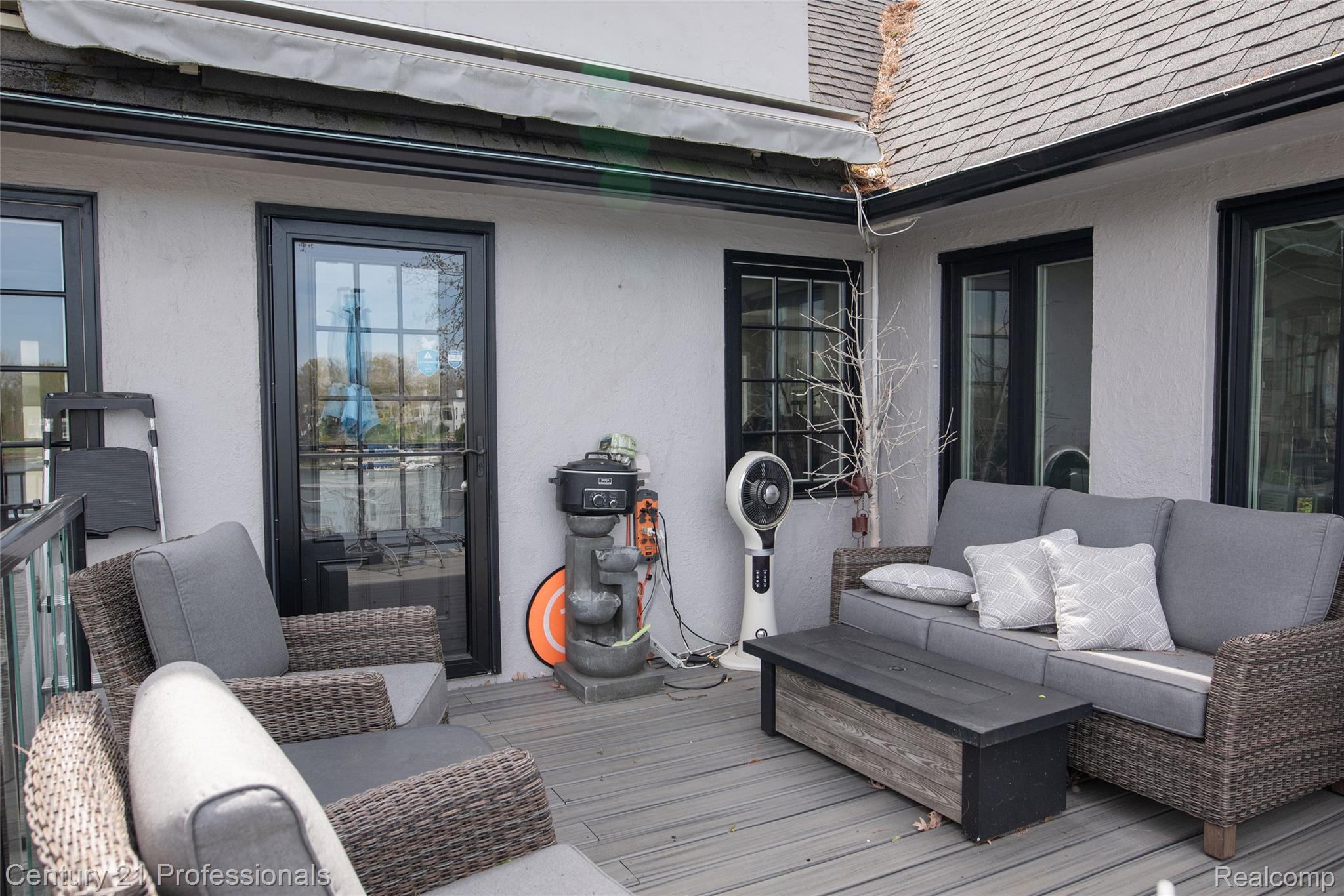 910 West Pine Tree Road West Lake Orion, MI 48362 - Photo 5 of 52 Wooden terrace featuring an outdoor living space