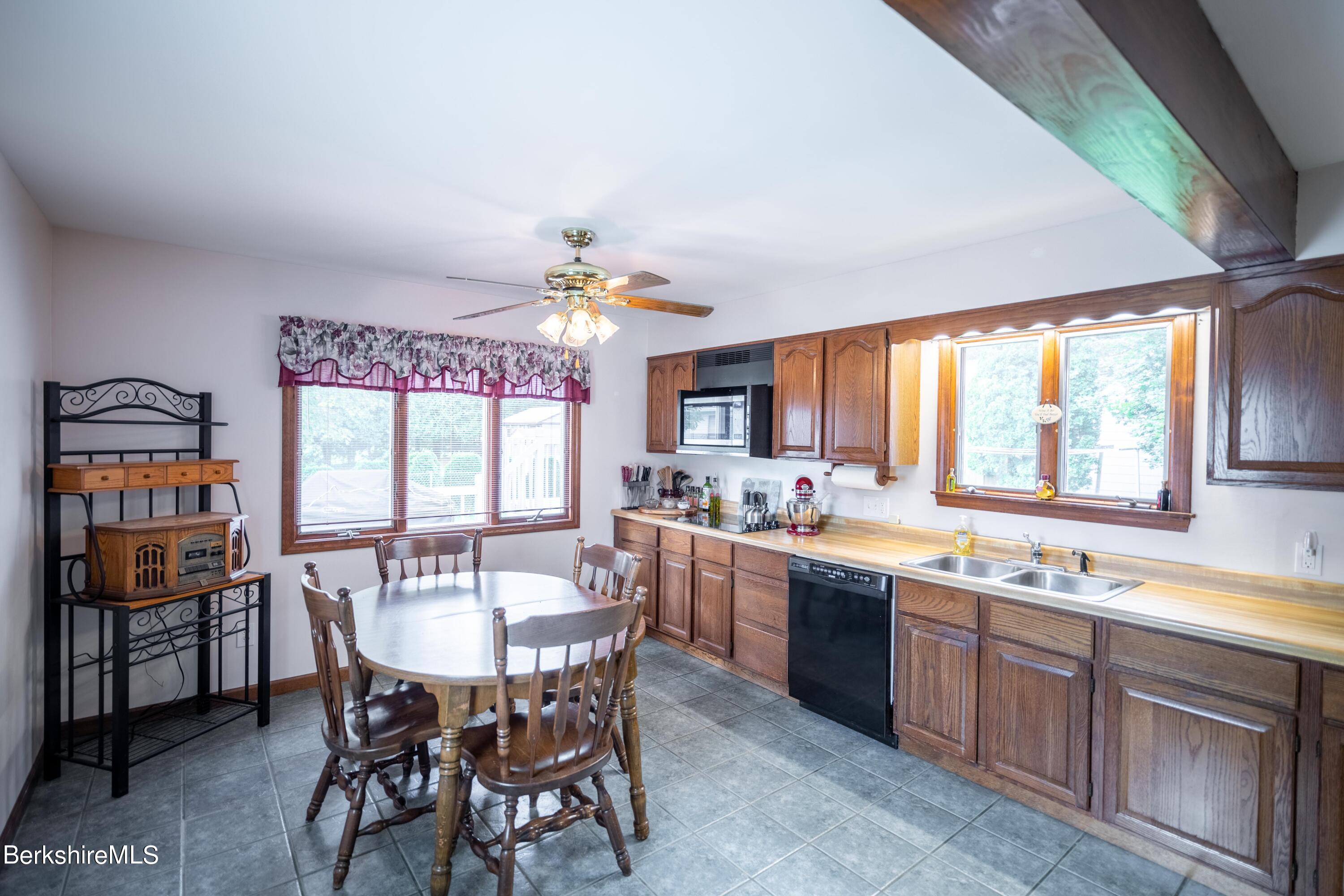29 Ridge Avenue Pittsfield, MA 01201 - Photo 8 of 20 Kitchen