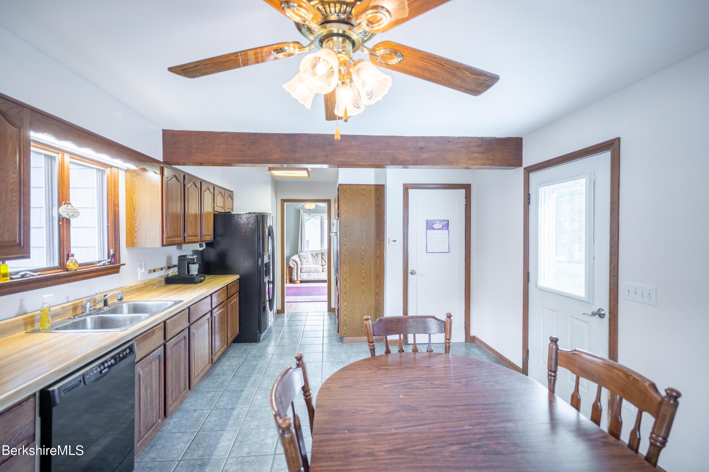 29 Ridge Avenue Pittsfield, MA 01201 - Photo 9 of 20 Eat-in Kitchen