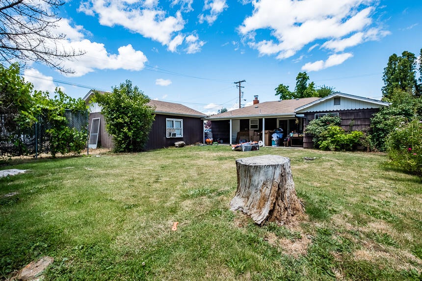 920 Oak Street Central Point, OR 97502 - Photo 11 of 13 920 Oak-19