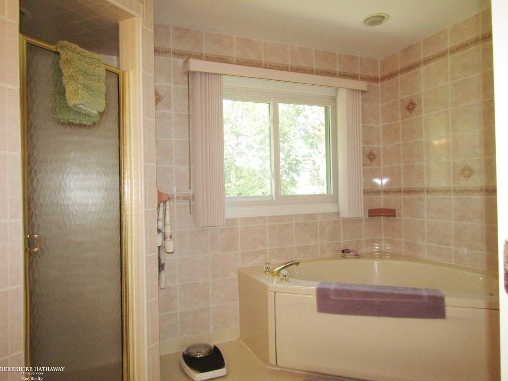 38825 Westchester Road Sterling Heights, MI 48310 - Photo 23 of 32 Master Bath