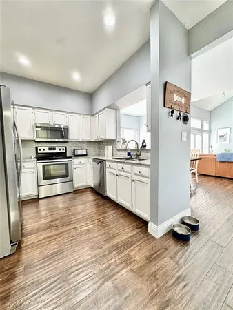 $295,000 | 213 Cimarron Trail, Unit 1, Irving, TX 75063