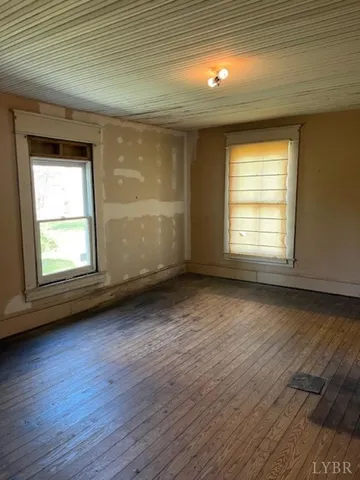 $75,000 | 201 Charlotte Avenue, Phenix, VA 23959