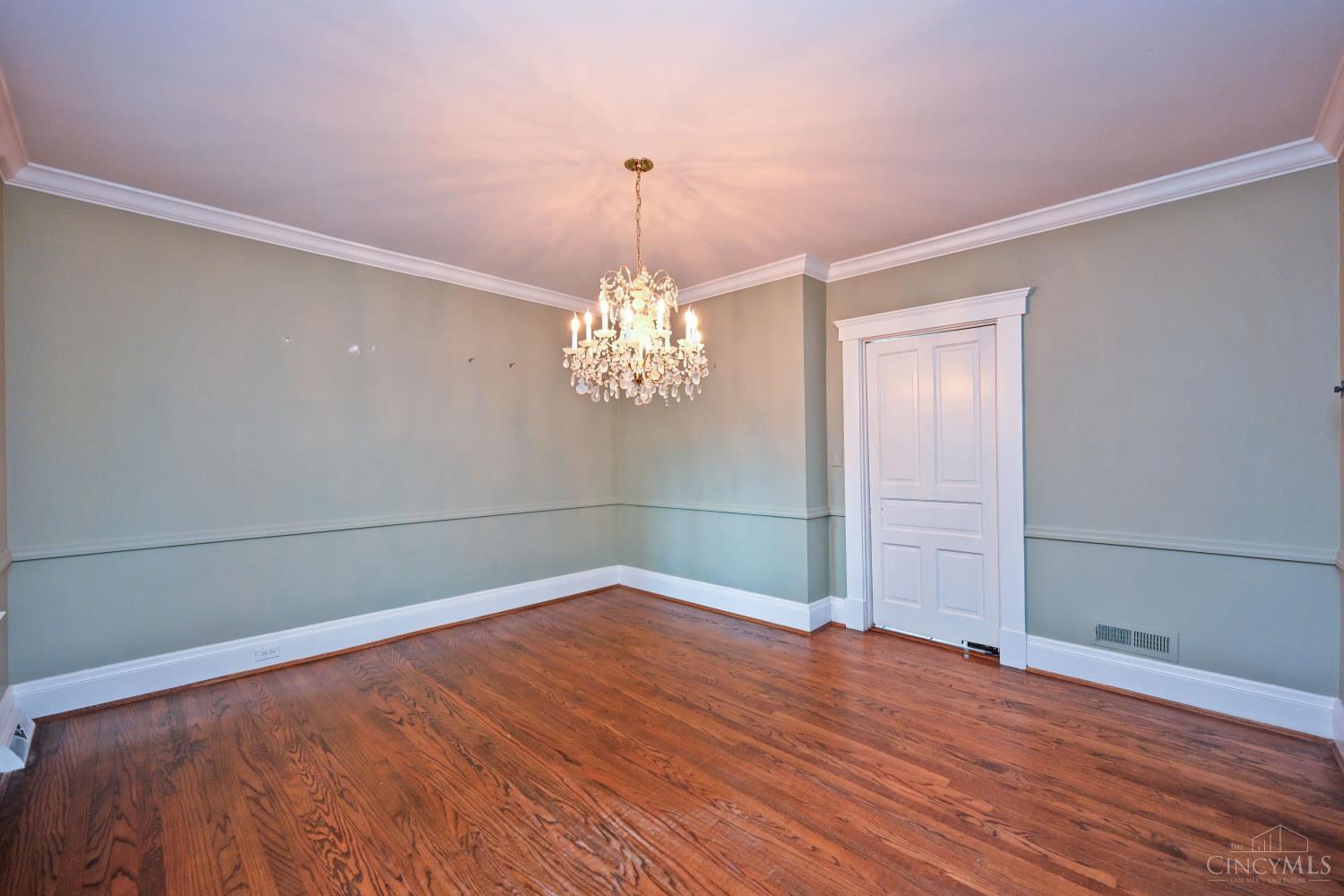 6900 Drake Road Cincinnati, OH 45243 - Photo 12 of 57