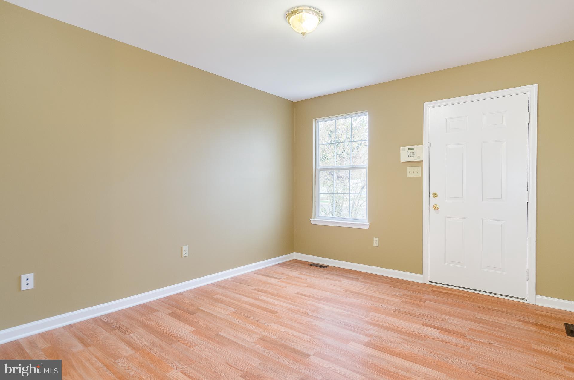 5 Maya Way Baltimore, MD 21237 - Photo 2 of 30 Living Room