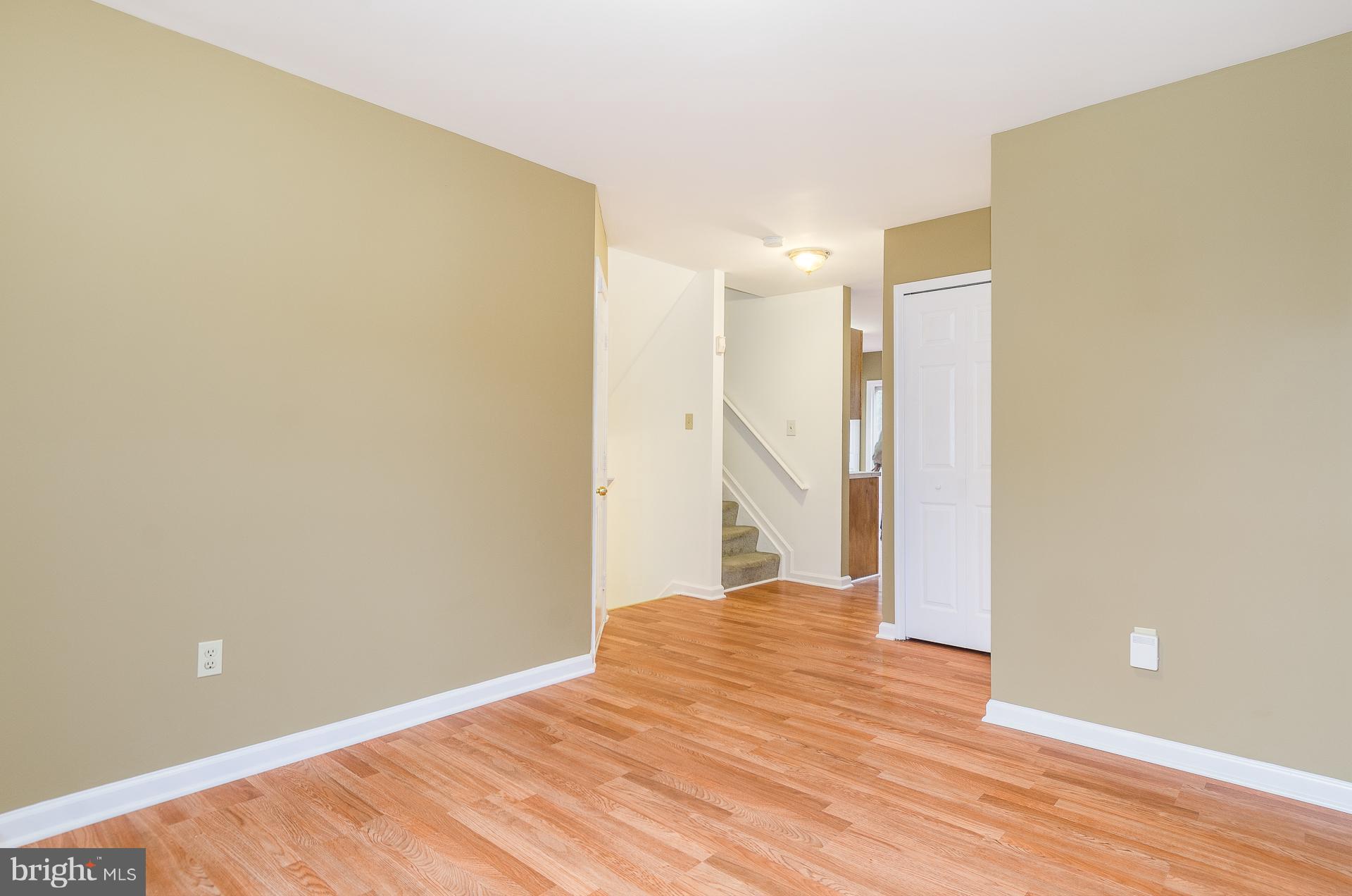 5 Maya Way Baltimore, MD 21237 - Photo 3 of 30 Living Room
