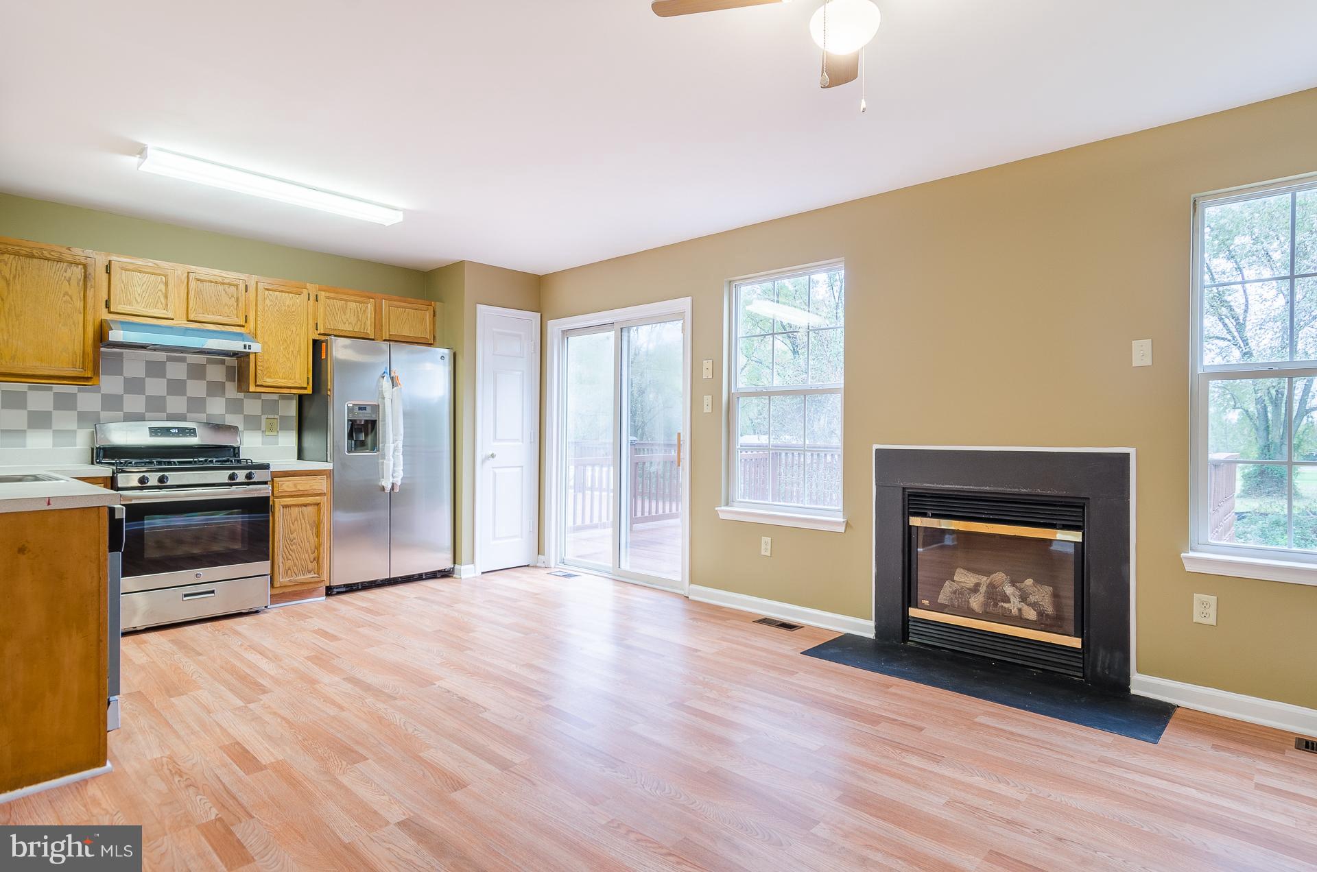 5 Maya Way Baltimore, MD 21237 - Photo 6 of 30 Kitchen w/ Dining Area