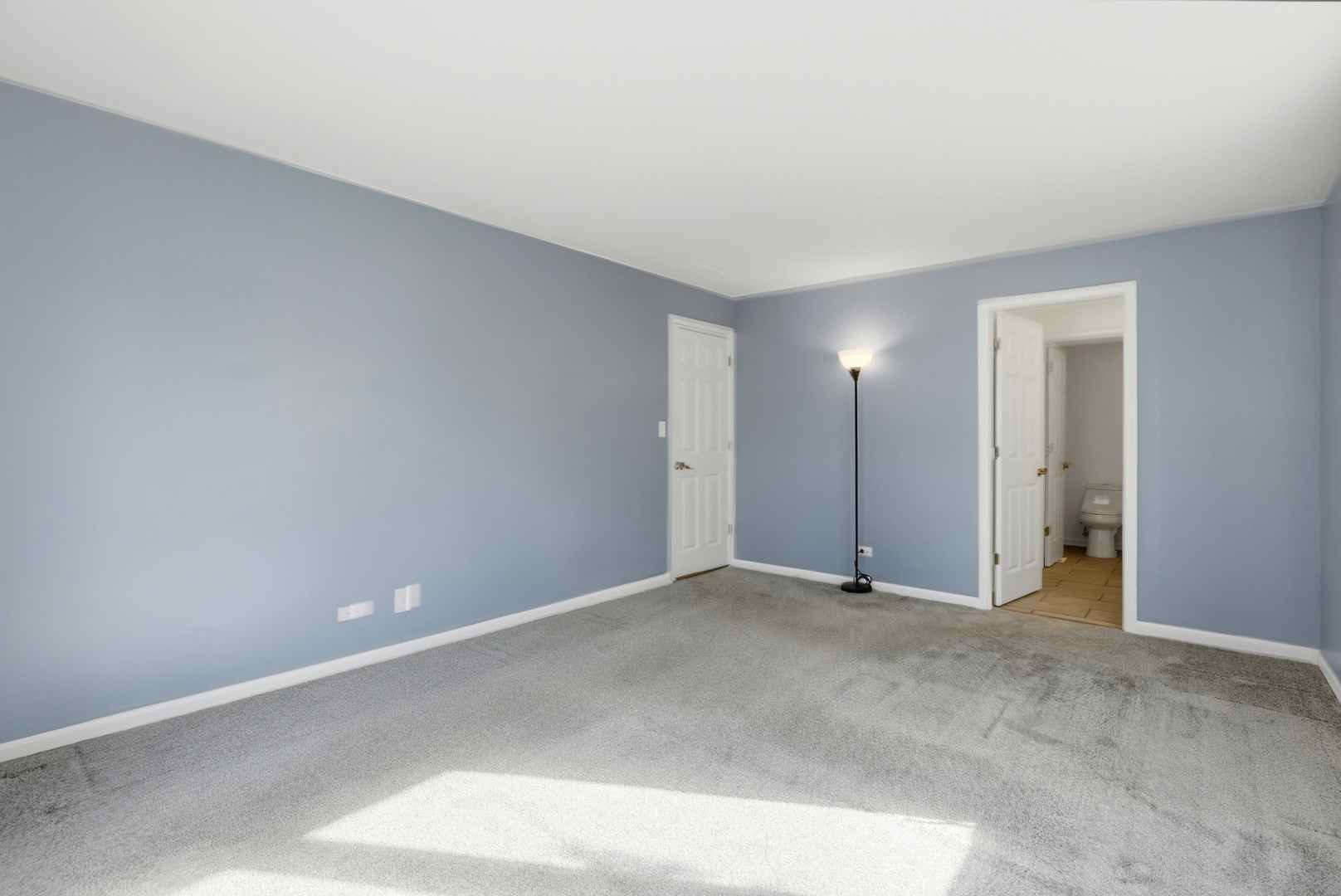 622 Zaininger Avenue, Unit A Naperville, IL 60563 - Photo 14 of 30 a view of an empty room
