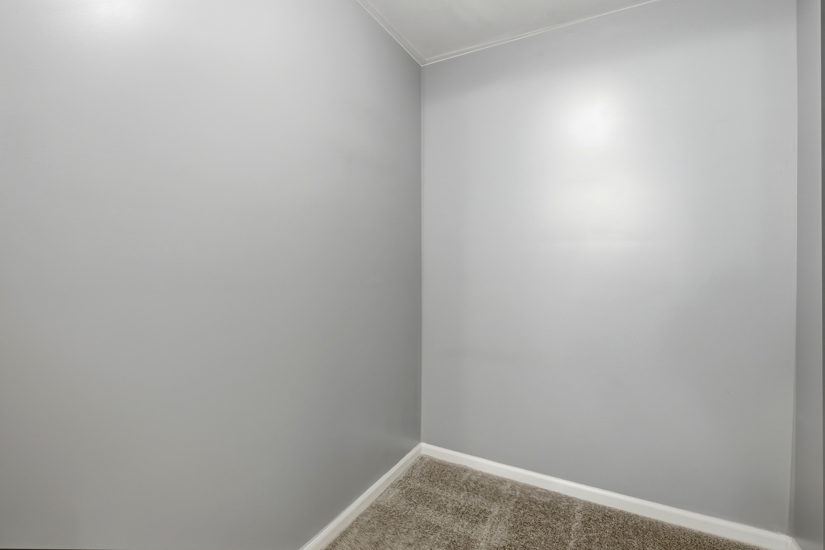622 Zaininger Avenue, Unit A Naperville, IL 60563 - Photo 19 of 30 a room