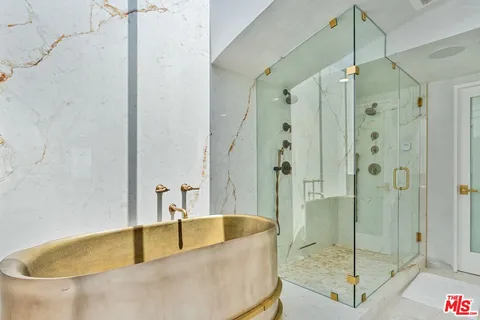 $4,995,000 | 15 Reef Street, Marina del Rey, CA 90292