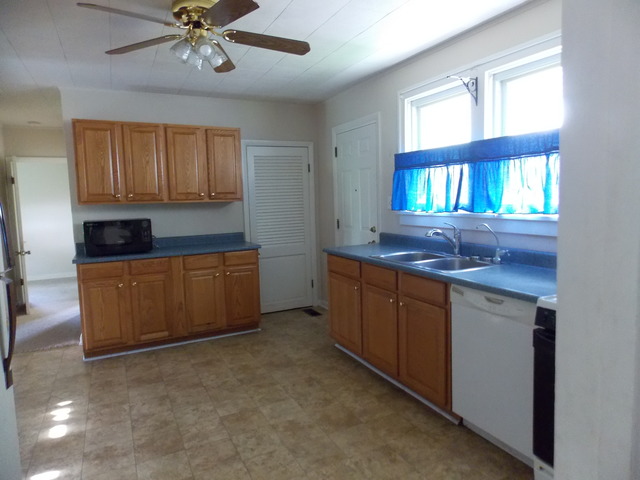 3431 Randolph Street Lansing, IL 60438 - Photo 5 of 19