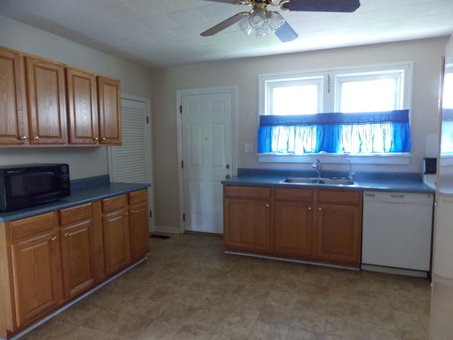 3431 Randolph Street Lansing, IL 60438 - Photo 6 of 19