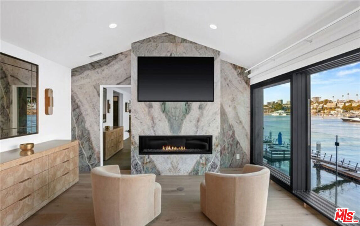 2266 Channel Road Newport Beach, CA 92661 - Photo 15 of 33