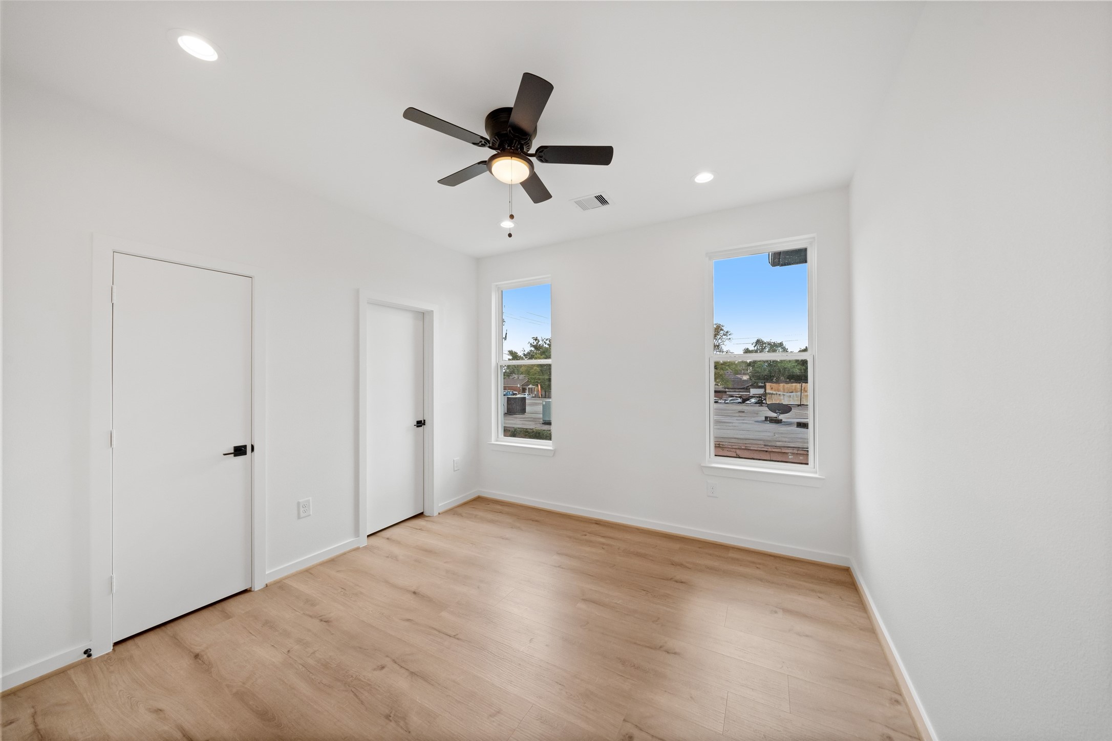 1408 Enid Street, Unit A Houston, TX 77009 - Photo 19 of 28 a view of an empty room and window