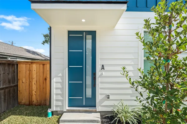 a view of a entryway door of the house