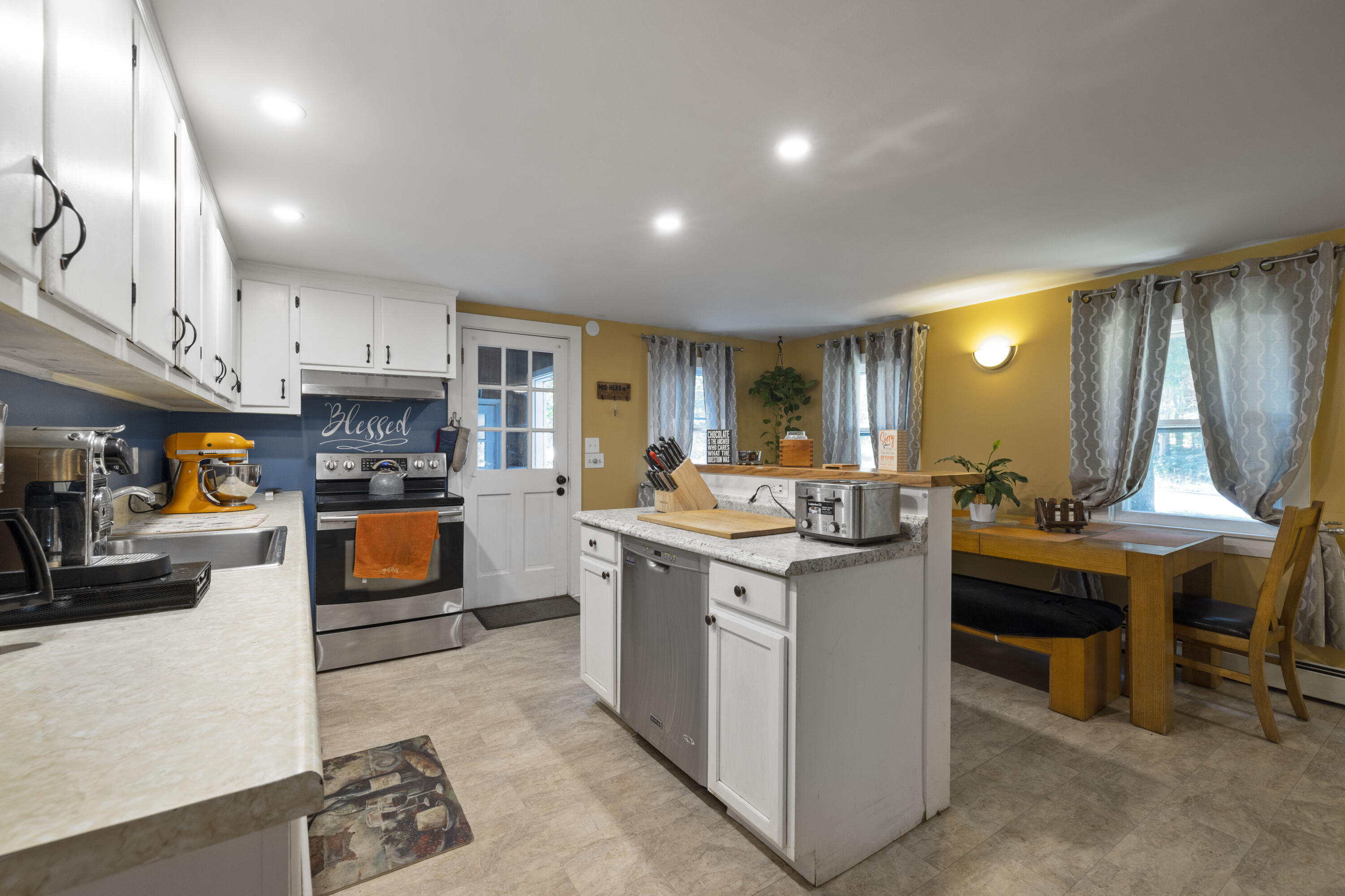 10 Hurricane Road Gorham, ME 04038 - Photo 12 of 38 Eat in kitchen