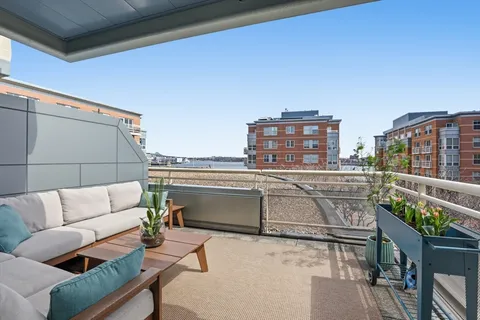 $2,150,000 | 2 Battery Wharf, Unit 2302, Boston, MA 02109